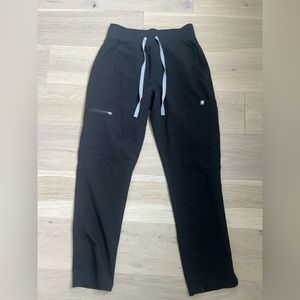Figs women’s black Yola High Waisted 2.0 - Skinny scrub pants. Small petite.